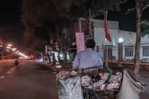 Những phận người nhọc nhằn mưu sinh trong đêm tối