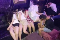 40 nam nữ quay cuồng trong nhạc và ma túy tại quán karaoke ở Đồng Nai