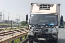 Tìm danh tính nạn nhân xe máy 35B1-103.76 bị xe tải đâm tử vong