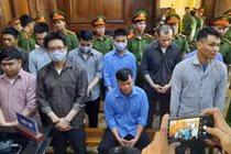 Xét xử “đại gia” Phúc XO: Vì sao chân không thể đi lại?