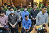 Xét xử “đại gia” Phúc XO: Vì sao chân không thể đi lại?