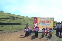 Xúc động hình ảnh học sinh miền núi khai giảng năm học mới