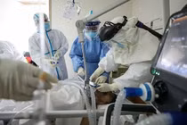 Phi công người Anh âm tính với SARS-CoV-2 nhưng tiên lượng rất nặng