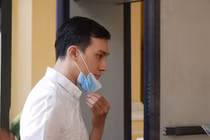 Nam tiếp viên Vietnam Airlines làm lây lan COVID-19 lĩnh 2 năm tù treo