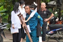 Hình ảnh ấm lòng ngày thi tốt nghiệp THPT 2022 đầu tiên