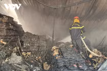 Cháy lớn tại kho hàng của Công ty Việt Pan Pacific ở Bắc Giang