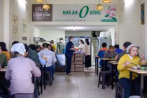 Nhà ăn chay 0 đồng phục vụ hàng trăm suất cho mọi người ở Hà Nội