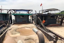 “Cát tặc” trên sông Hồng bị CSGT đường thủy bắt quả tang 