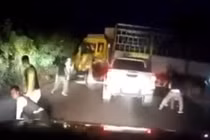 Cảnh sát nổ súng chỉ thiên bắt nghi phạm buôn ma túy