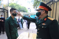 Hàng trăm tân binh Thủ đô lấy mẫu xét nghiệm SARS-CoV-2 