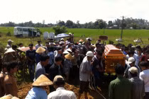 Tiếc thương tiễn người nhường áo phao chọn cái chết