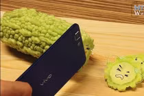 Điện thoại mỏng nhất thế giới... thái được rau củ