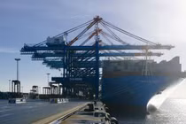 Cận cảnh tàu vận tải lớn nhất thế giới