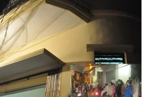 Hà Nội: Phát hiện mẹ thắt cổ tự tử ở tầng 4