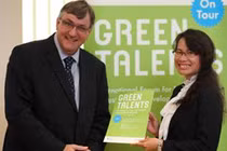  Cô gái Việt Nam nhận giải tài năng ở Đức