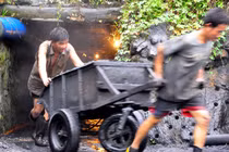 Mưu sinh cùng “tử thần”