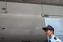 Vì sao kính cường lực tự nhiên nổ?