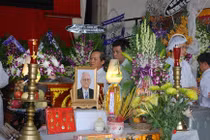 Tang lễ Giáo sư Hoàng Như Mai đơn giản và ấm áp