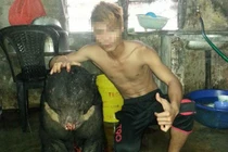  Ngang nhiên khoe “chiến tích” giết gấu lên Facebook