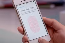 Điểm tin: iPhone 5C vừa ra mắt đã... "báo hại" Apple