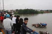 Bị vợ vác gậy đuổi, người đàn ông nhảy cầu tự tử