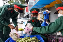 TP HCM: Lượng người ra đường tăng 16% so với hôm qua