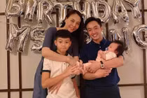 Đàm Thu Trang tặng cho con gái 4 tháng tuổi túi hàng hiệu khắc tên riêng