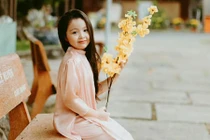 Elly Trần khoe con gái 7 tuổi phổng phao, diện áo dài đón Tết 