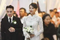 'Soi' áo cưới vợ Phan Mạnh Quỳnh đính thủ công 8.000 viên đá swarovski 