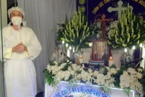 Hoài Linh tiều tụy trong đám tang bố, Đàm Vĩnh Hưng có mặt