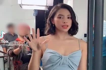 Hình ảnh Hoa hậu Tiểu Vy ngồi kém duyên 