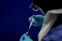 Vì sao người từng mắc COVID-19 vẫn cần tiêm vaccine?