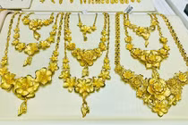 Giá vàng hôm nay 26/6: TT Joe Biden tiếp tục bơm tiền, vàng tăng giá