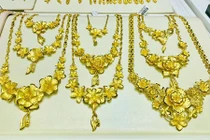 Giá vàng hôm nay 26/6: TT Joe Biden tiếp tục bơm tiền, vàng tăng giá