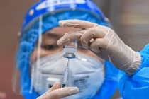 Bộ Y tế cho phép tiêm trộn vắc xin Moderna và Pfizer nếu khan hiếm