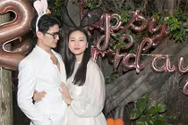 Ngô Thanh Vân tình tứ ôm CEO Huy Trần, nói lời đặc biệt