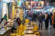 Phố đi bộ vắng người trong đêm rét 9 độ C