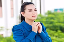 Đời buồn chưa một lần mặc váy cưới của ca sĩ Phi Nhung