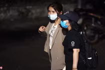 Vợ Hùng Dũng vội vã từ Hà Nội vào TP.HCM trong đêm