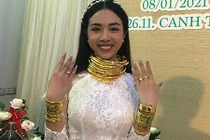 Á hậu Thúy An được tặng 13 cây vàng đeo trĩu cổ ngày cưới