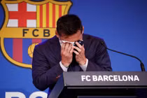 Messi khóc nức nở họp báo chia tay Barca, không nghĩ phải rời Nou Camp