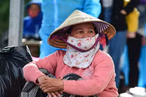 Ánh mắt đỏ hoe khi được đi miễn phí về quê tránh dịch