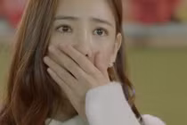 Quên điện thoại trong phòng ngủ, phát hiện bí mật khủng khiếp của chồng