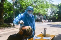 TP.HCM và Hà Nội đối mặt nguy cơ bùng dịch COVID-19 sau kỳ nghỉ lễ