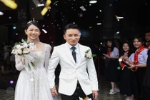 Phan Mạnh Quỳnh hoãn lễ cưới ở TP.HCM