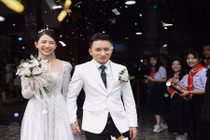 Phan Mạnh Quỳnh hoãn lễ cưới ở TP.HCM