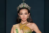 Báo quốc tế rầm rộ đưa tin Nguyễn Thúc Thùy Tiên đăng quang