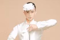 Sao Việt xót thương diễn viên múa Mai Trung Hiếu qua đời ở tuổi 29