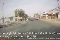 Video: Xe khách lấn làn tông văng người đi xe máy