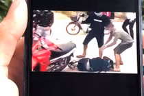 Tạm giữ 2 người hành hung nam sinh lớp 12